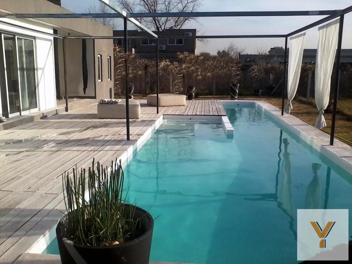 House for Sale - 2 Bedrooms, 3 Bathrooms - 745 square meters - Pilar