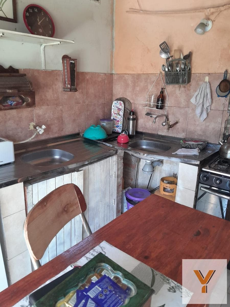 House for sale. 2 bedrooms, 1 bathroom - 302 m² - Paraná