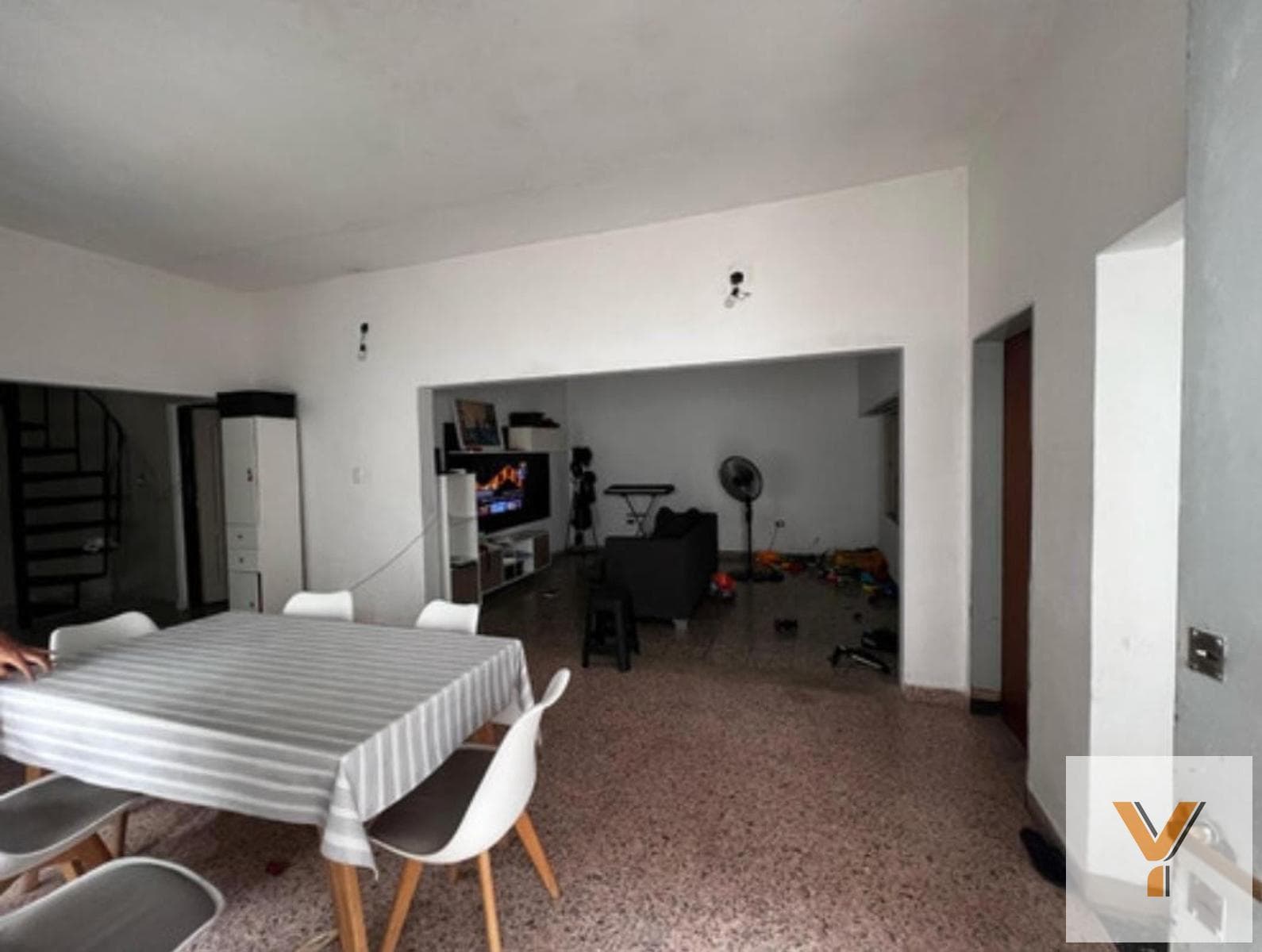 House for Sale - 6 Bedrooms, 3 Bathrooms - Garage - 500 m² - Billinghurst