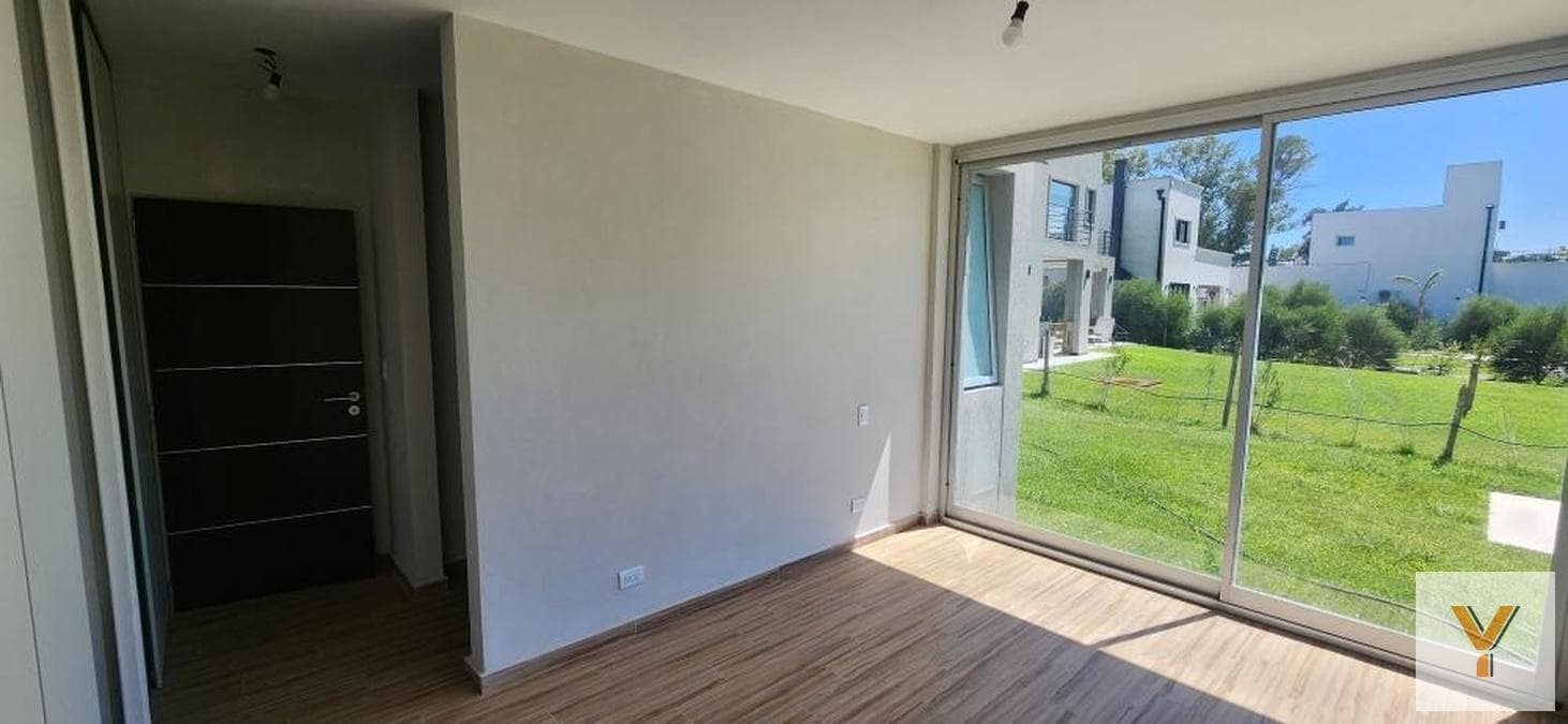 House for Sale - 3 Bedrooms, 4 Bathrooms - Garage - 650 square meters - Hudson