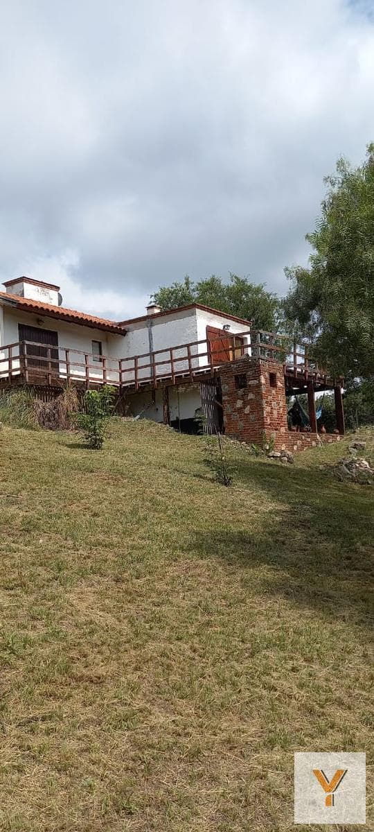 House for Sale - 2 Bedrooms, 1 Bathroom - Garage - 1,200 m² - Córdoba