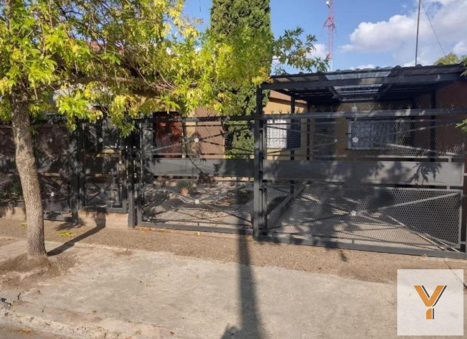 House for Sale - 3 Bedrooms, 2 Bathrooms - Garage - 200 m² - Don Orione