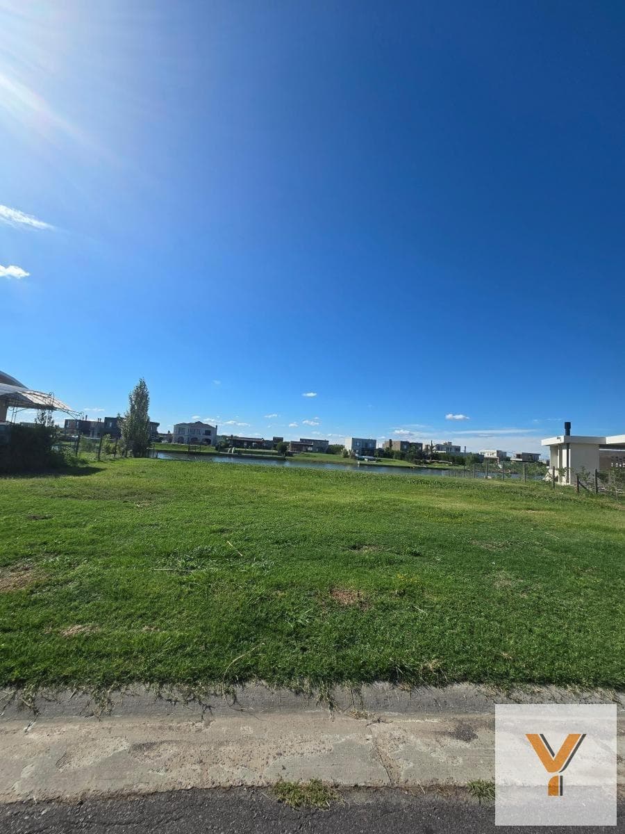 Land for Sale - 1,268 m² - San Sebastián