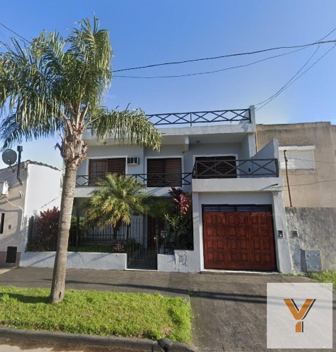 House for Sale - 3 Bedrooms, 1 Bathroom - 420 m² - Villa Luzuriaga