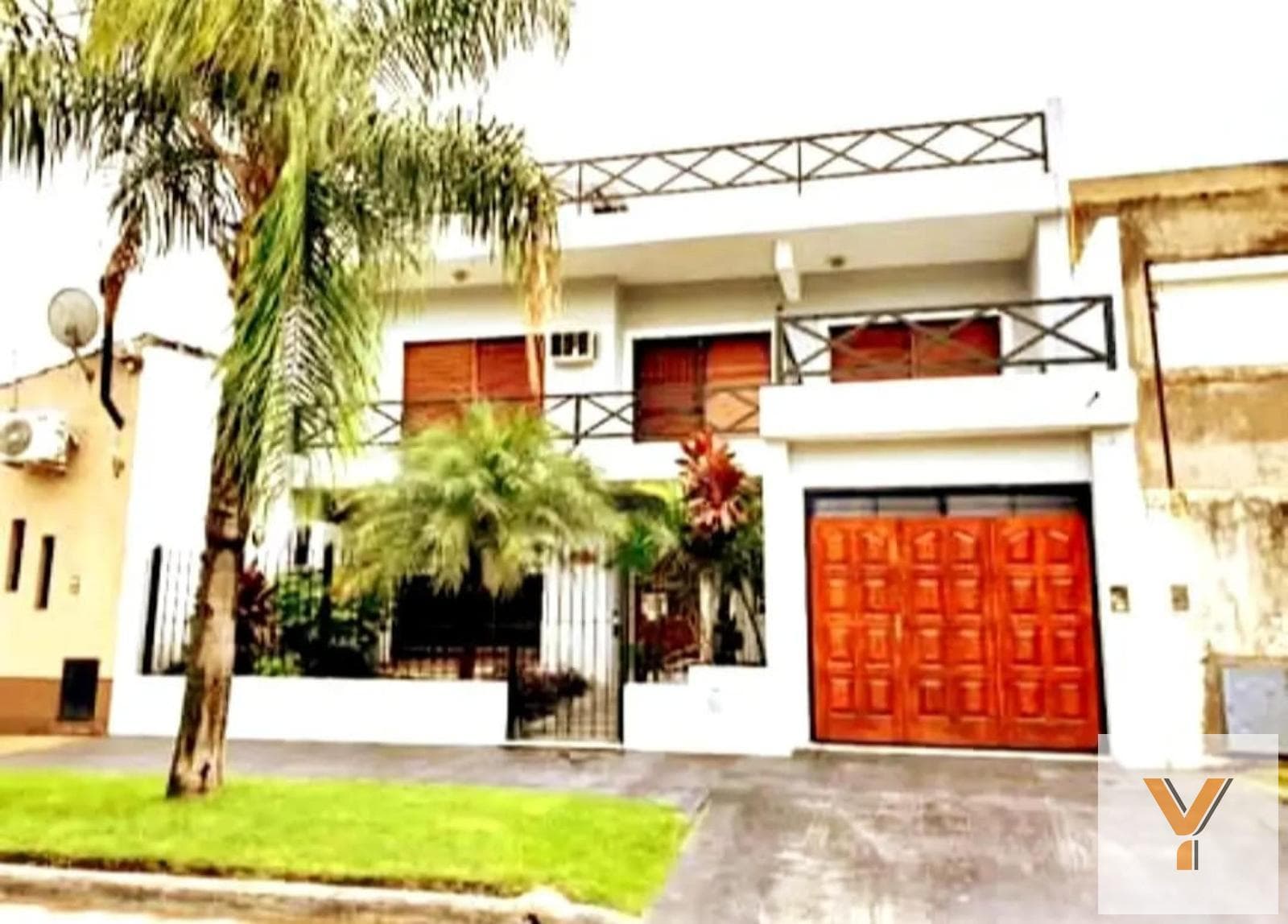 House for Sale - 3 Bedrooms, 1 Bathroom - 420 m² - Villa Luzuriaga