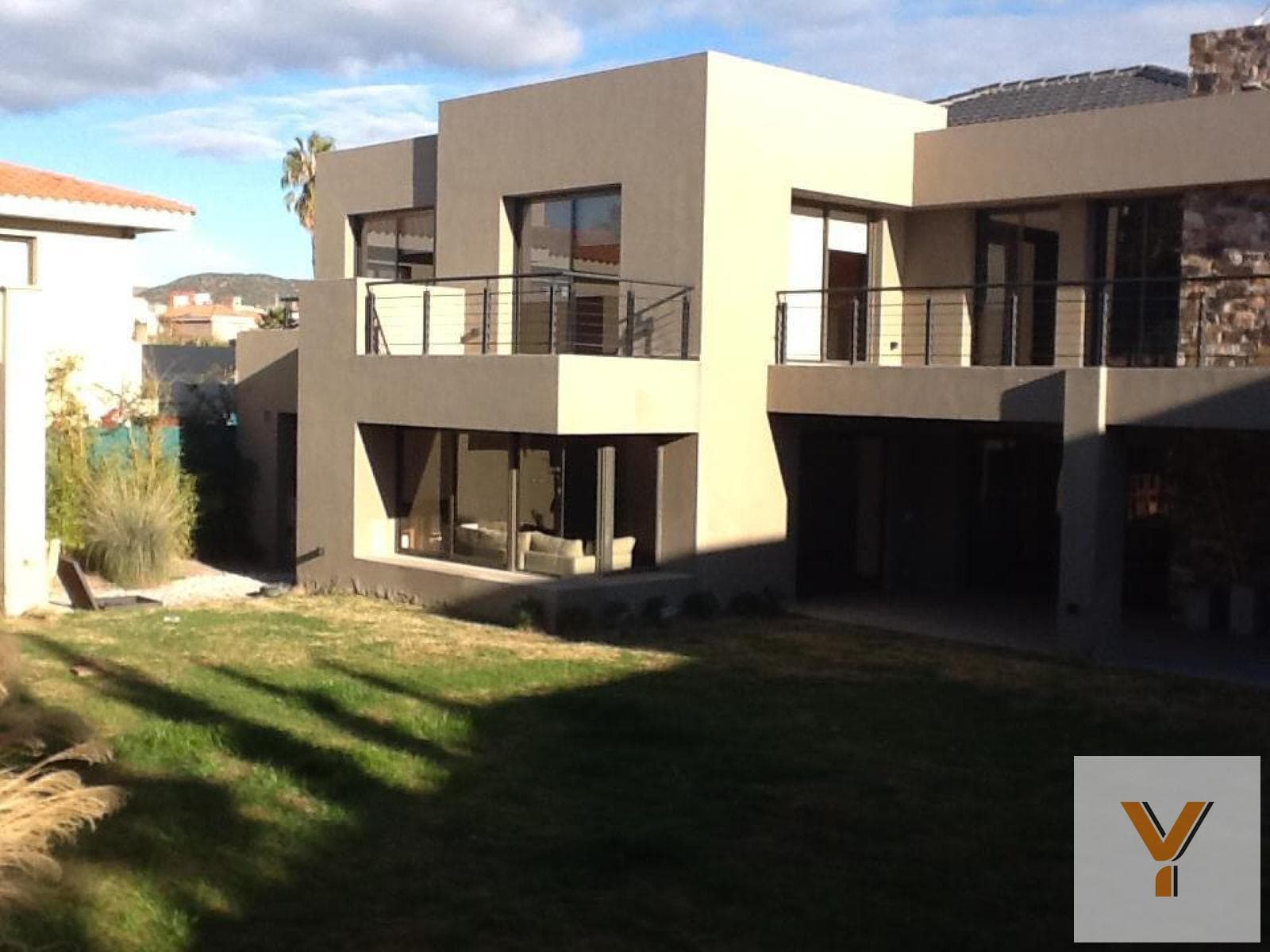 House for Sale - 4 Bedrooms, 6 Bathrooms - Parking Spaces - 1,224 m² - Godoy Cruz