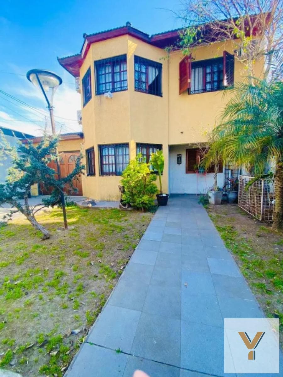 House for Sale - 4 Bedrooms, 2 Bathrooms - Garage - 400 m² - Los Hornos