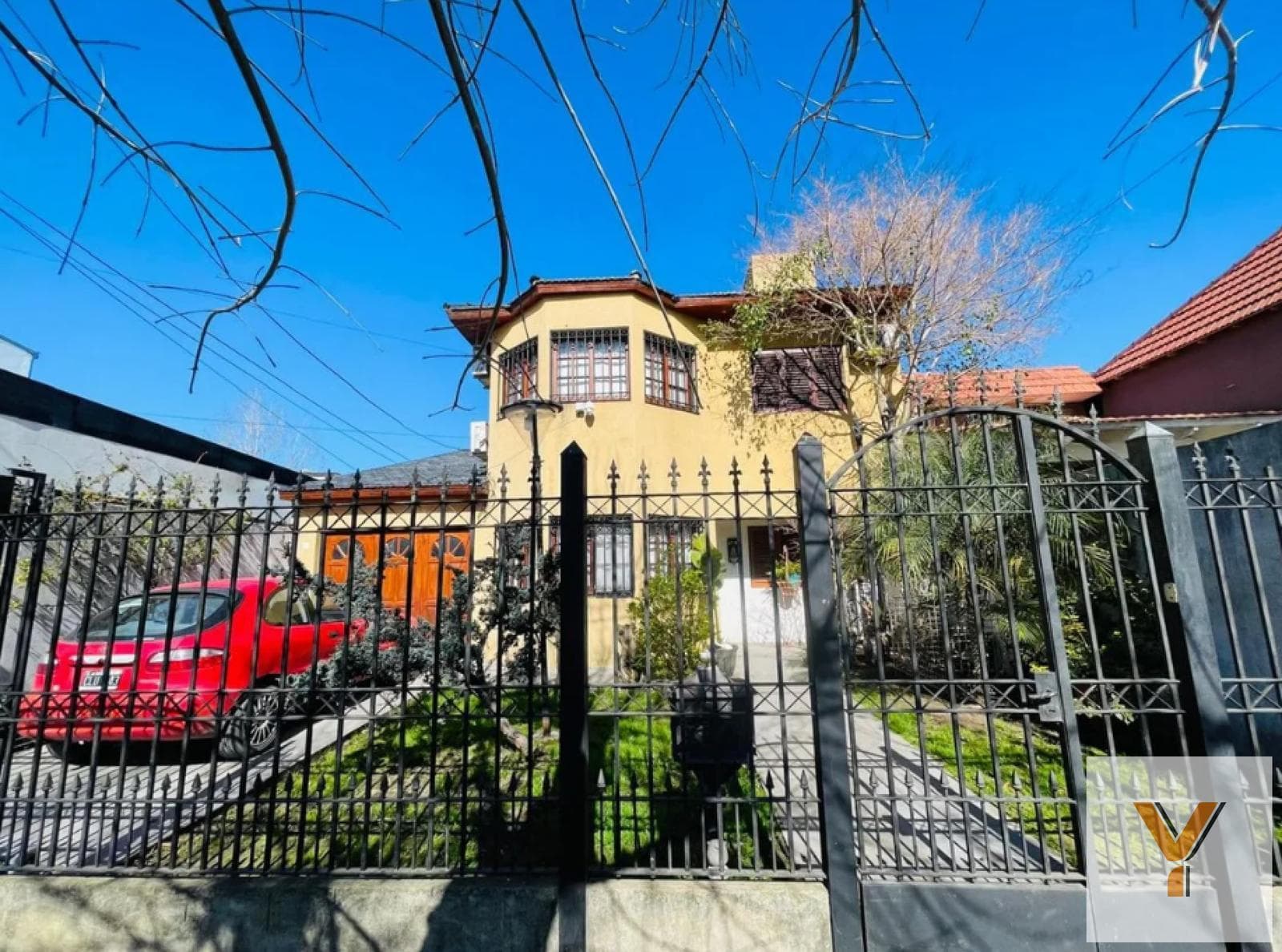 House for Sale - 4 Bedrooms, 2 Bathrooms - Garage - 400 m² - Los Hornos