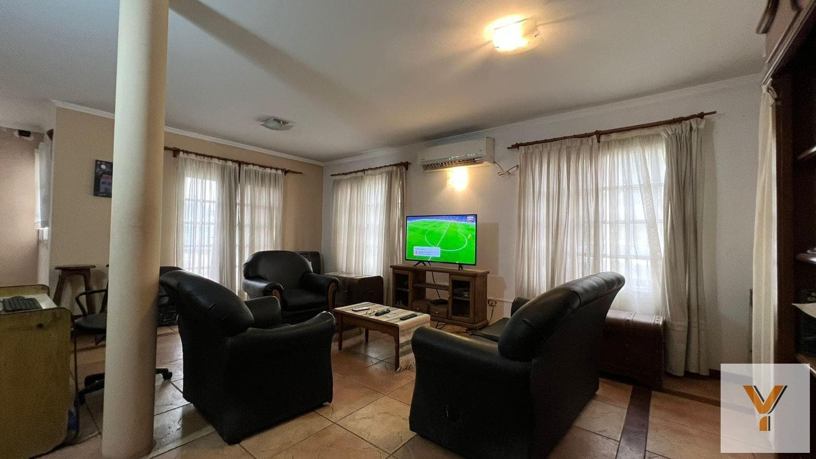 House for Sale - 3 Bedrooms, 2 Bathrooms - Garage - 291 square meters - Mercedes