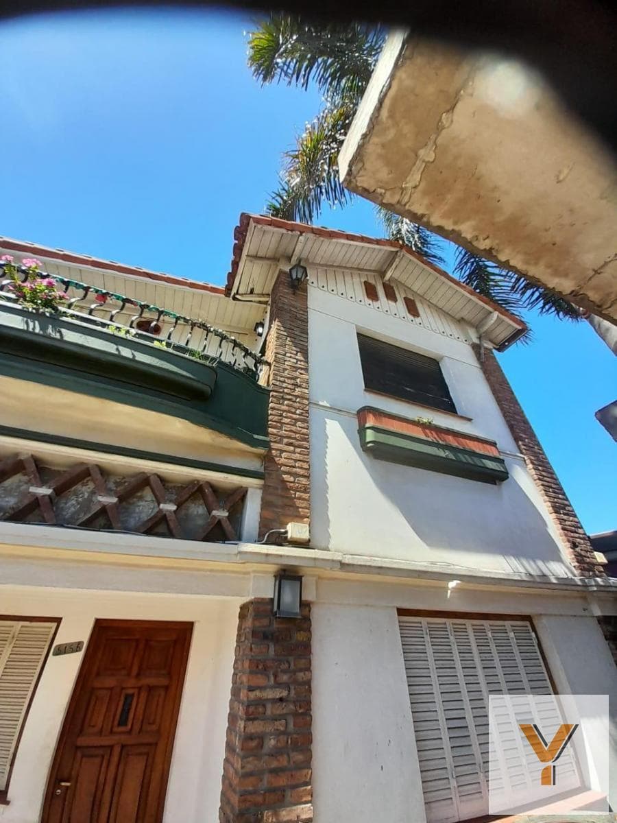 House for Sale - 9 Bedrooms, 11 Bathrooms - Parking Spaces - 500 m² - Caseros