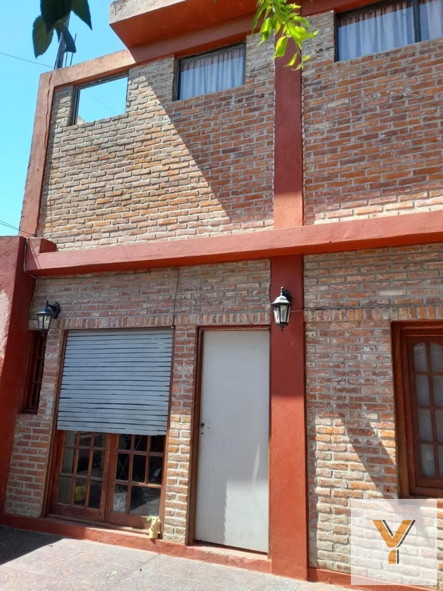 House for Sale - 9 Bedrooms, 11 Bathrooms - Parking Spaces - 500 m² - Caseros