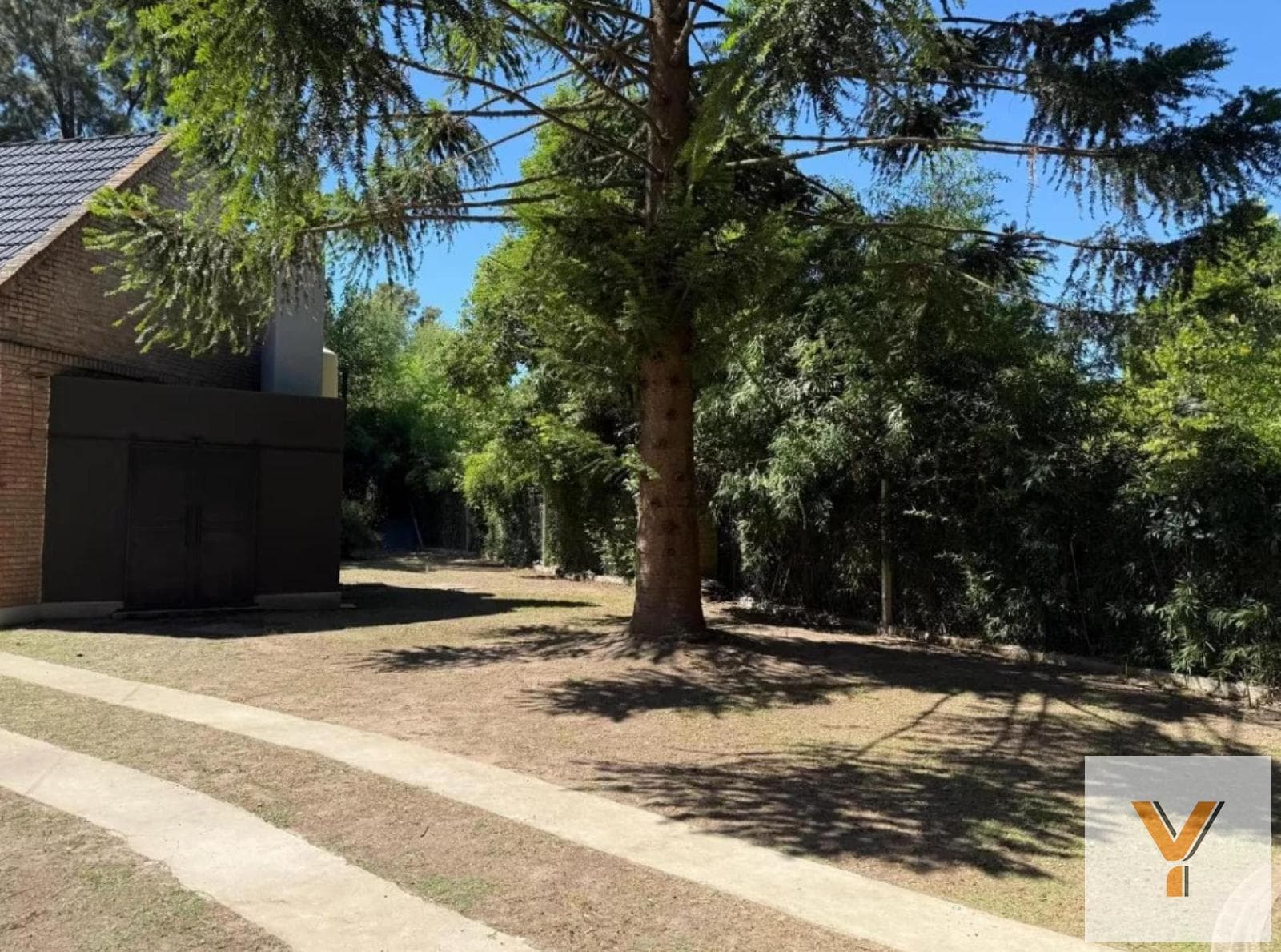 House for Sale - 2 Bedrooms, 1 Bathroom - Garage - 1,500 m² - San Vicente
