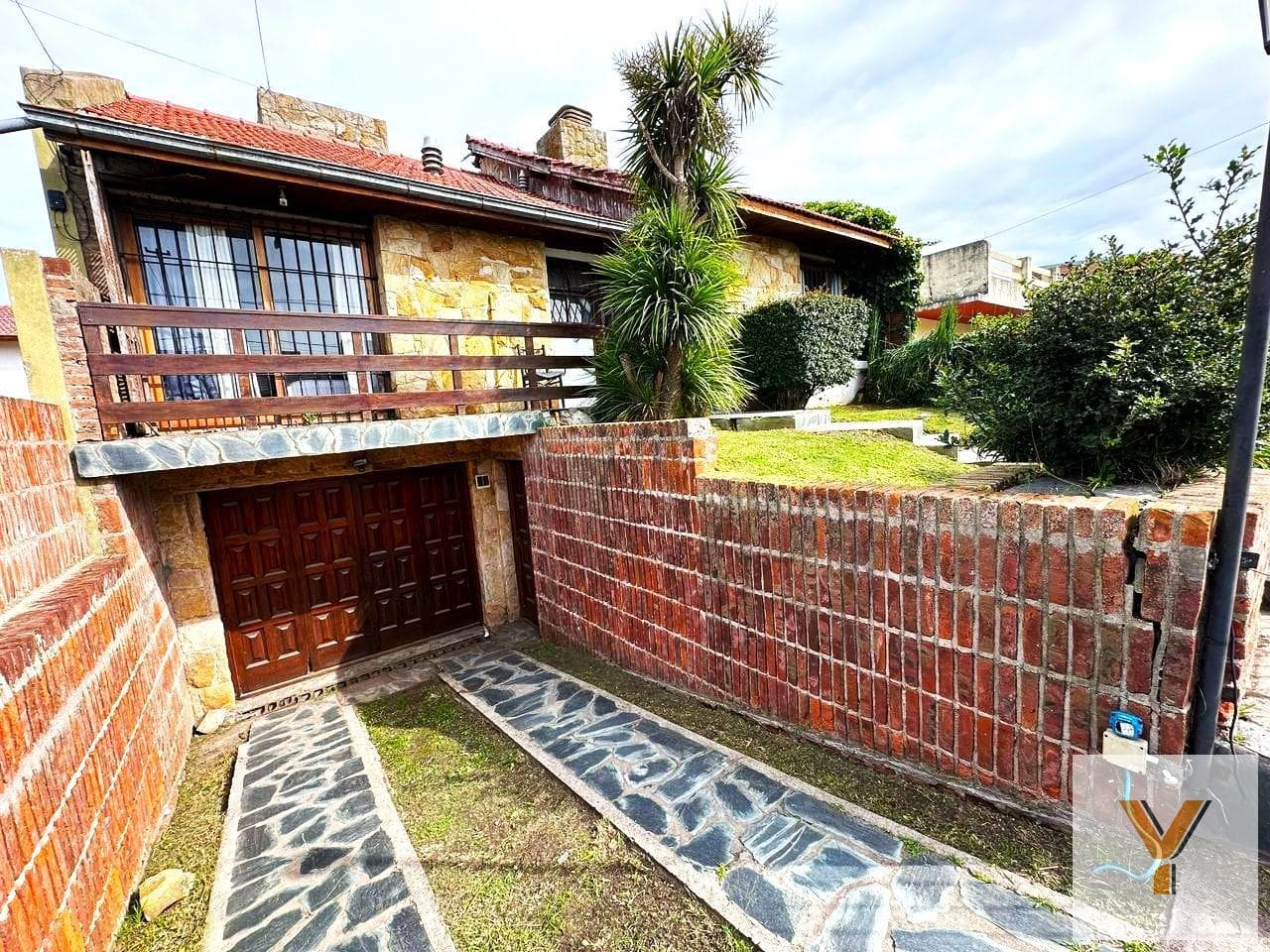 House for Sale - 4 Bedrooms, 3 Bathrooms - 195 m² - Mar del Plata