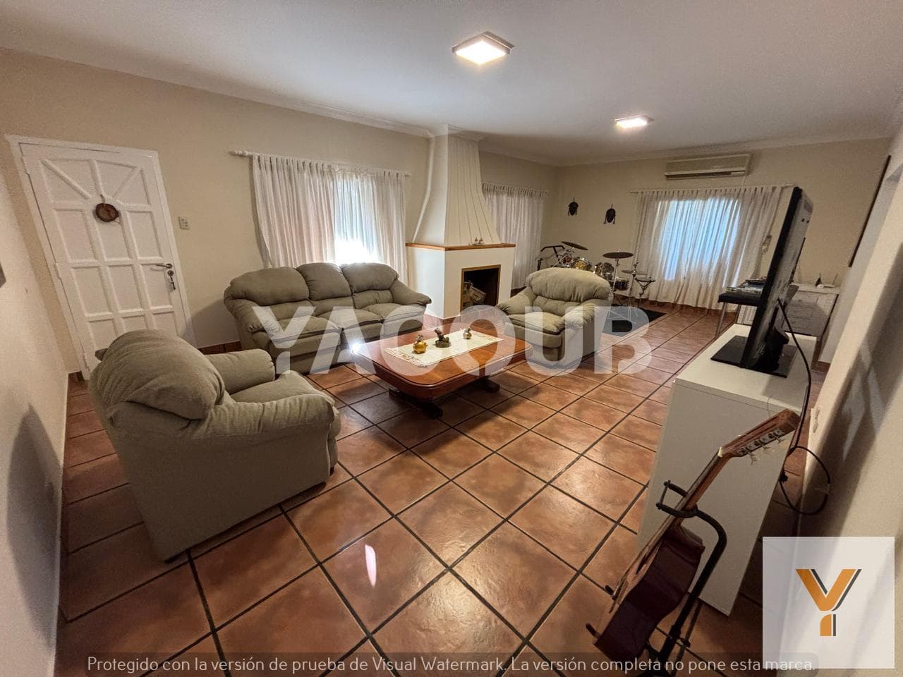 Casa de 2 Dormitorios, galpón y gran galería - 208 m2 constr. en lote de 899mts2 - La Tandilera