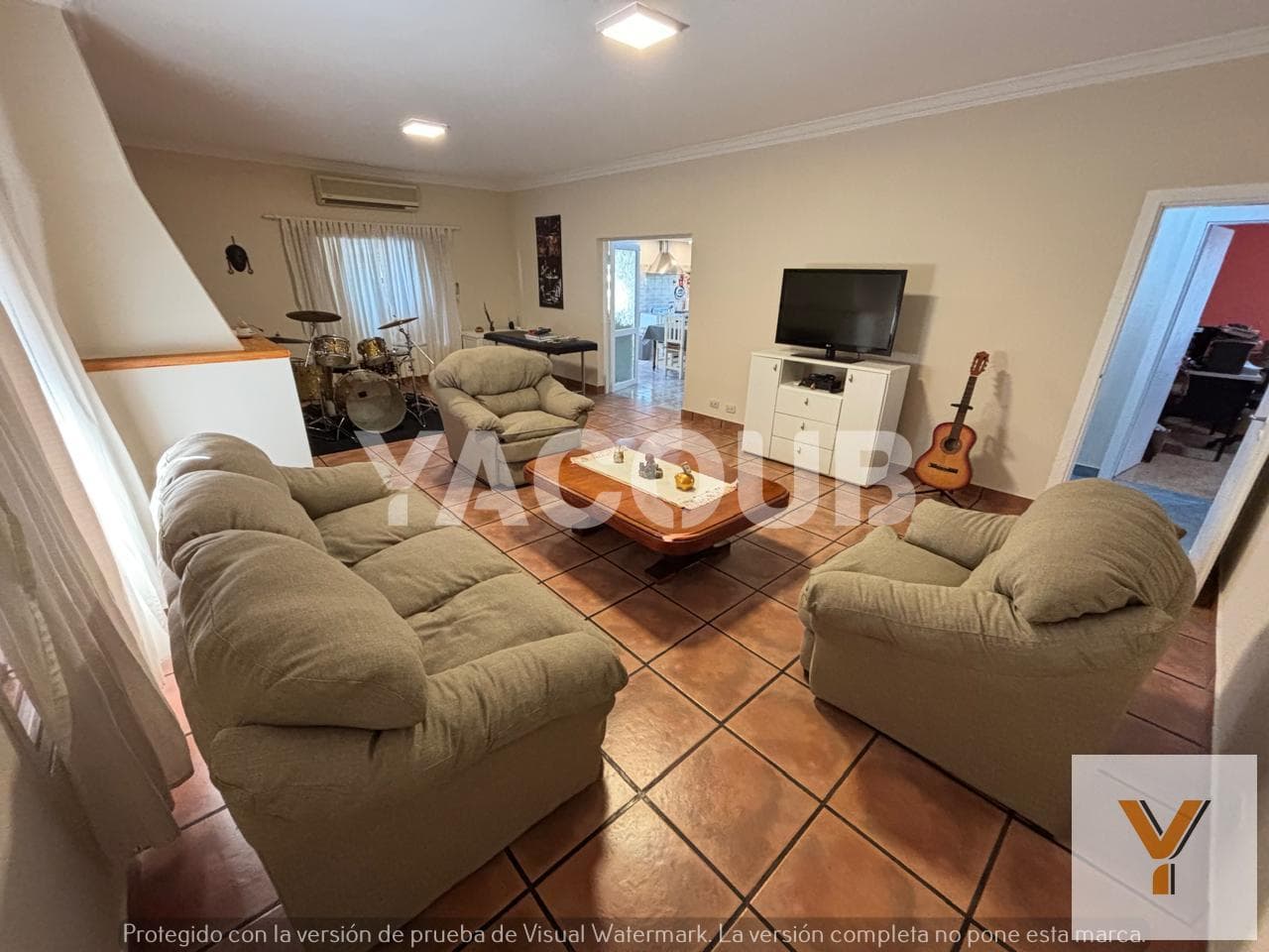Casa de 2 Dormitorios, galpón y gran galería - 208 m2 constr. en lote de 899mts2 - La Tandilera