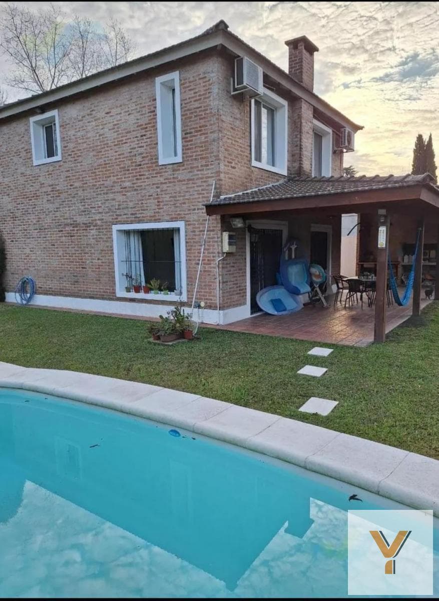 House for Sale - 3 Bedrooms, 2 Bathrooms - 420 square meters - Pilar