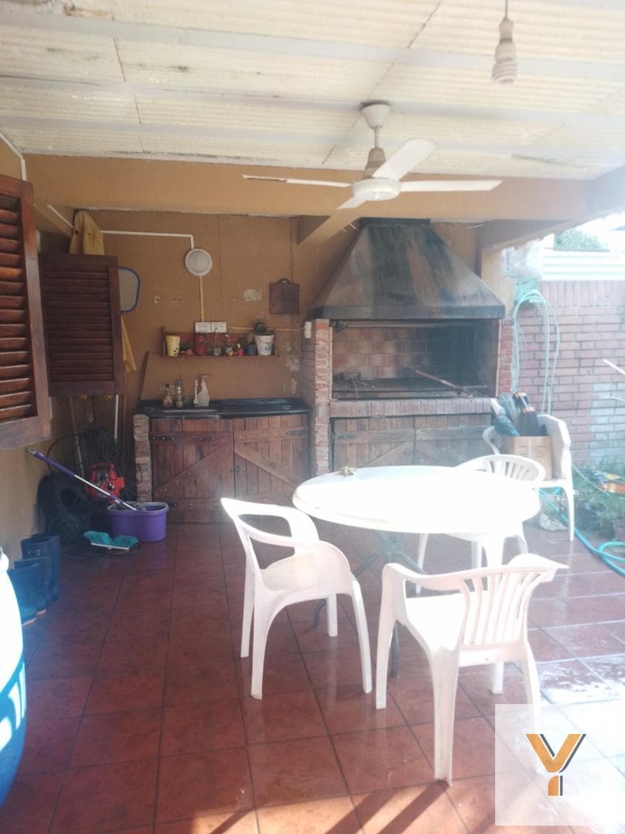 House for Sale - 2 Bedrooms, 1 Bathroom - 150 m² - La Plata