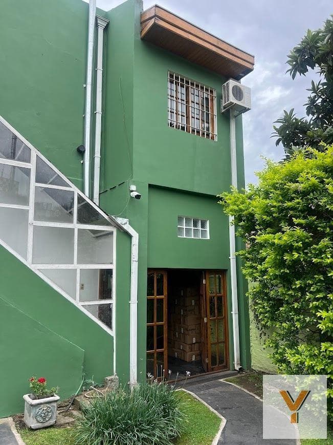 House for Sale - 2 Bedrooms, 1 Bathroom - 300 m² - Longchamps