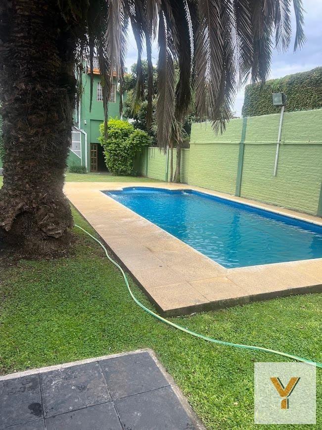 House for Sale - 2 Bedrooms, 1 Bathroom - 300 m² - Longchamps