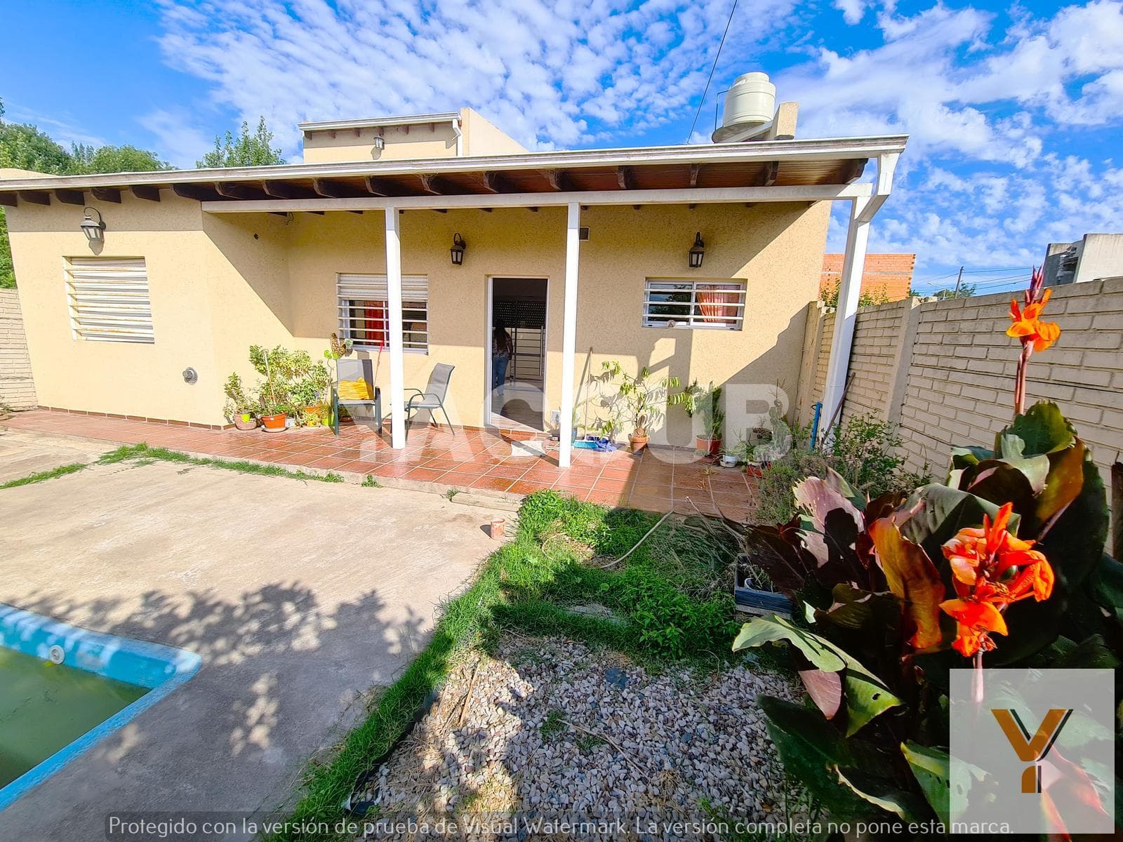 Casa de 5 años en venta - 2 Dormitorios, 2 Baños - jardin con pileta, Cochera y quincho - 262 M2