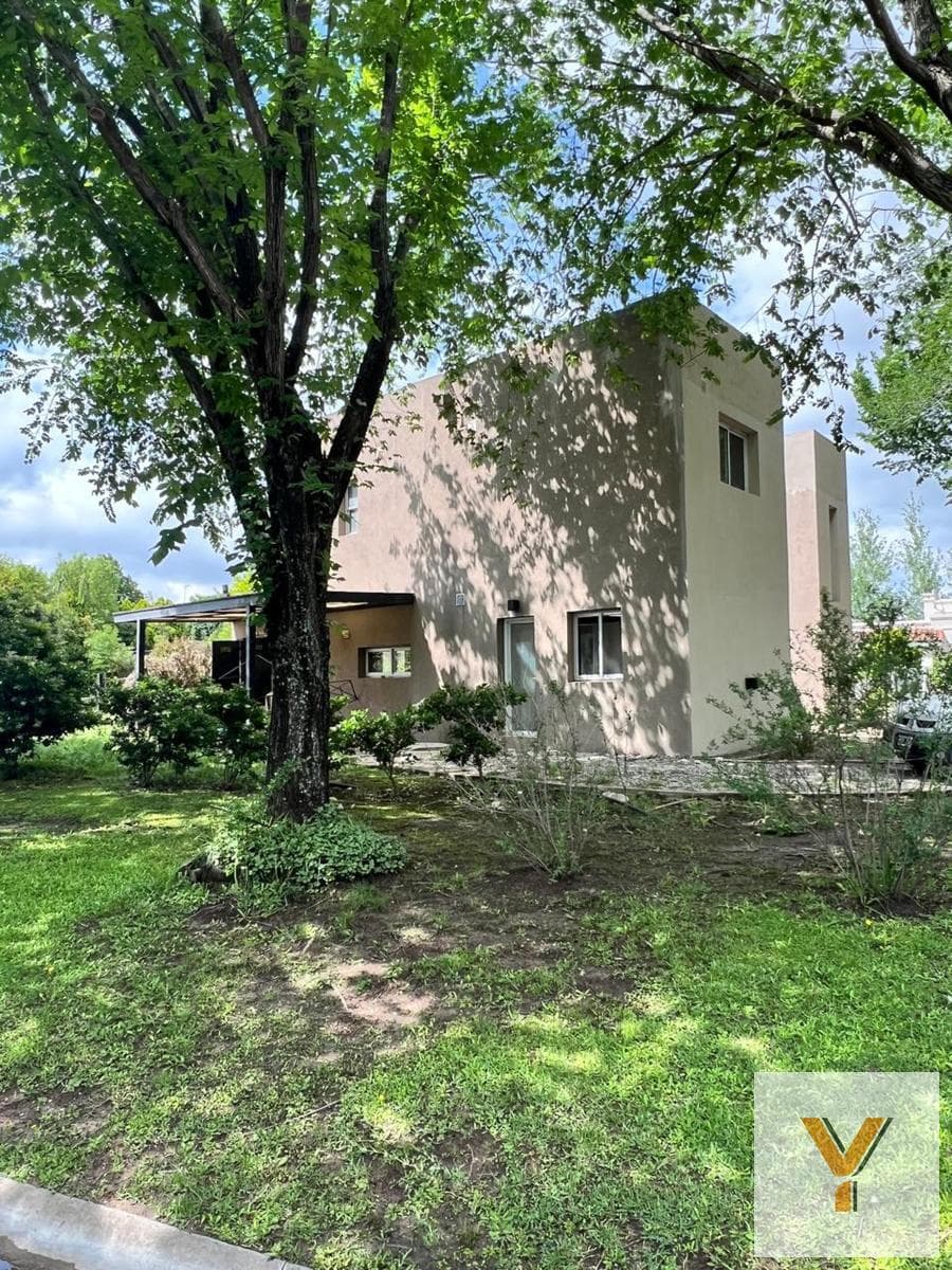 House for Sale - 3 Bedrooms, 4 Bathrooms - Garage - 883 m² - Pilar