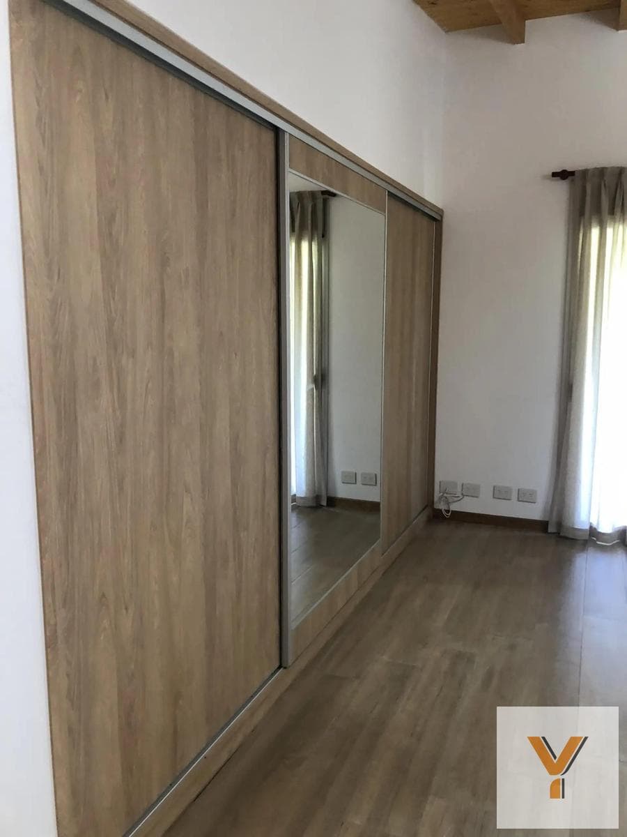 House for Sale - 5 Bedrooms, 4 Bathrooms - Garage - 1,502 m² - Córdoba