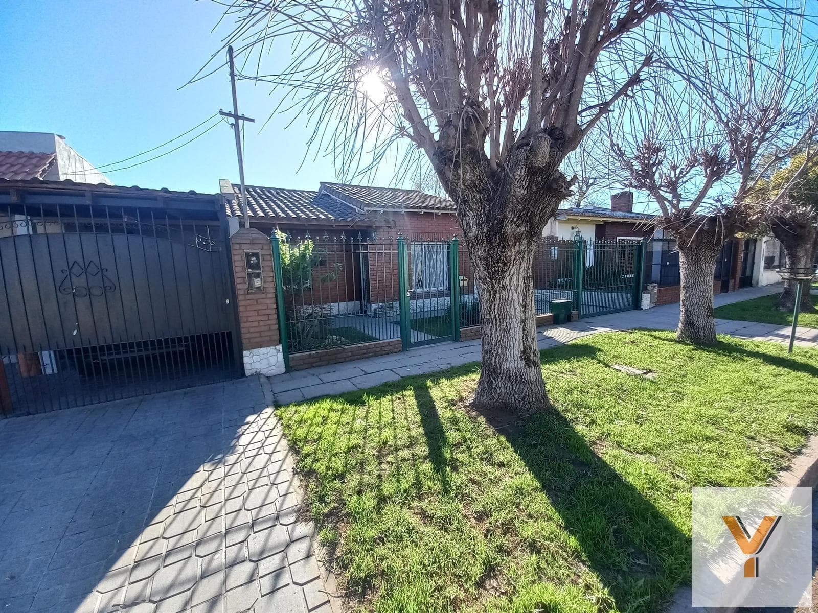 House for Sale - 2 Bedrooms, 1 Bathroom, Garage - 300 m² - Almirante Brown, Buenos Aires