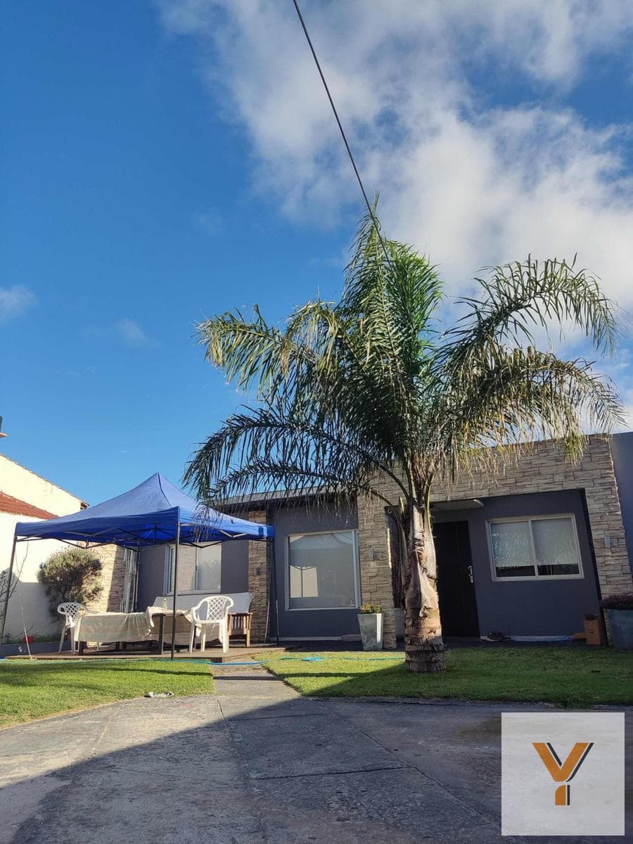House for Sale - 3 Bedrooms, 2 Bathrooms - Garage - Mar del Tuyú