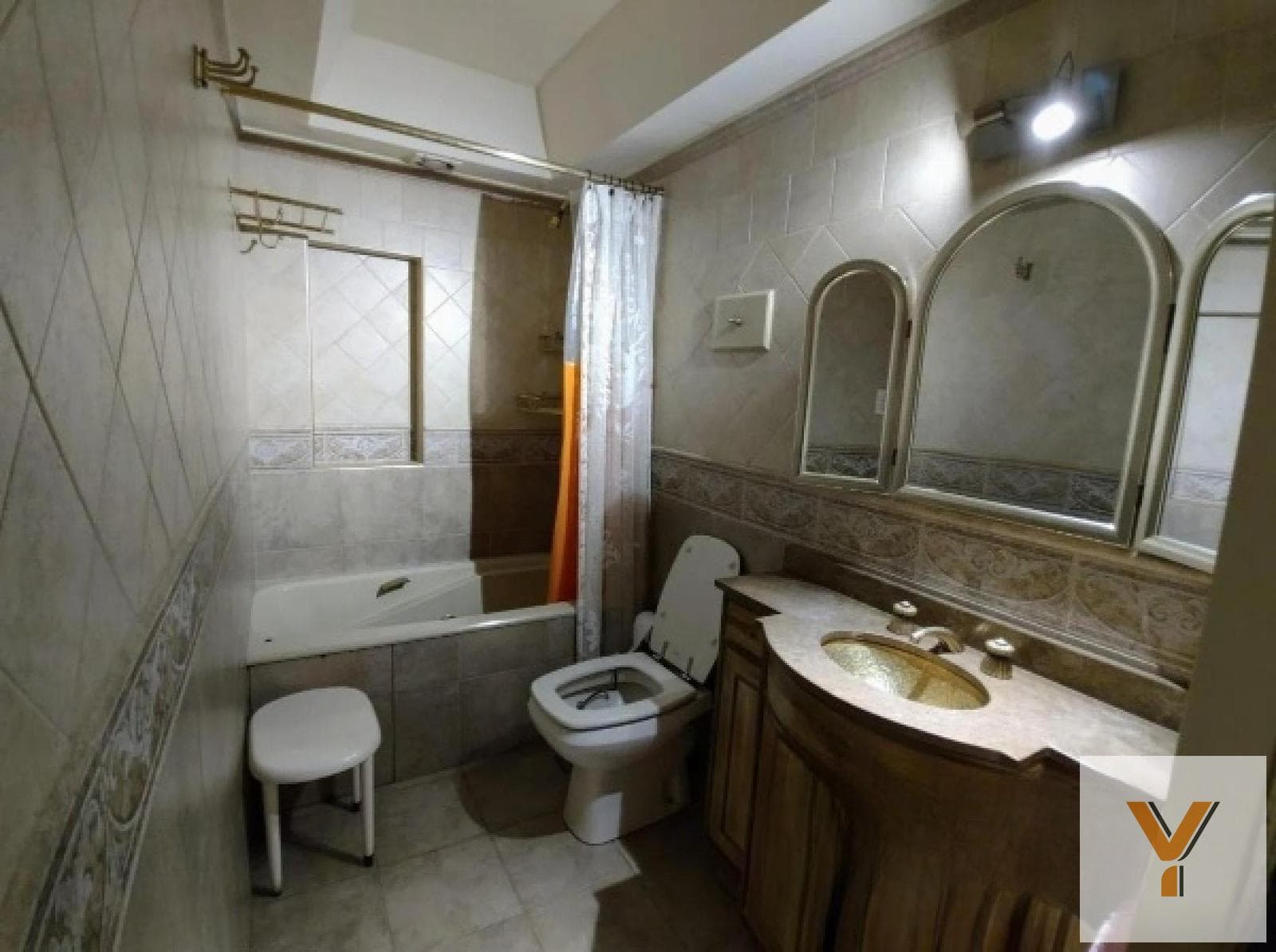 Apartment for Sale - 4 Bedrooms, 2 Bathrooms - Almagro