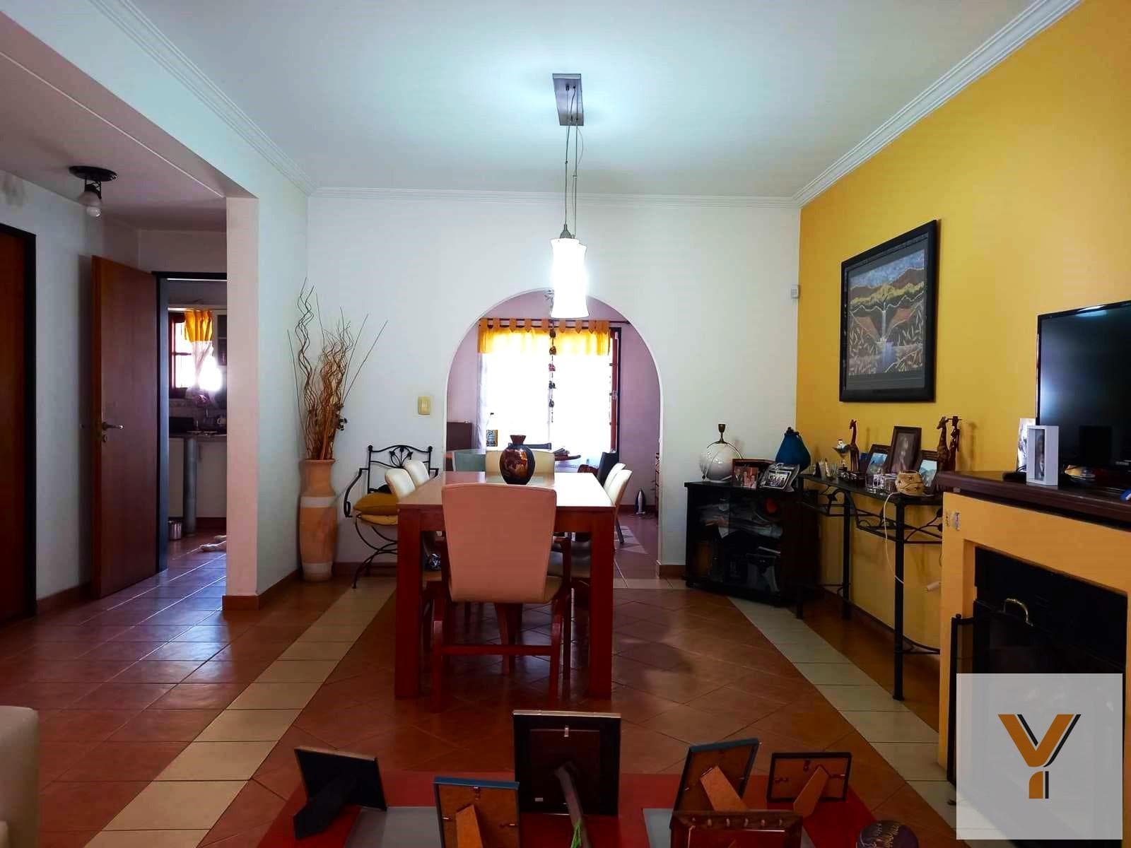 House for Sale - 3 Bedrooms, 2 Bathrooms - Castelar