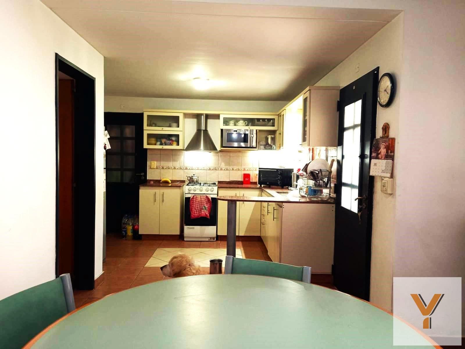 House for Sale - 3 Bedrooms, 2 Bathrooms - Castelar