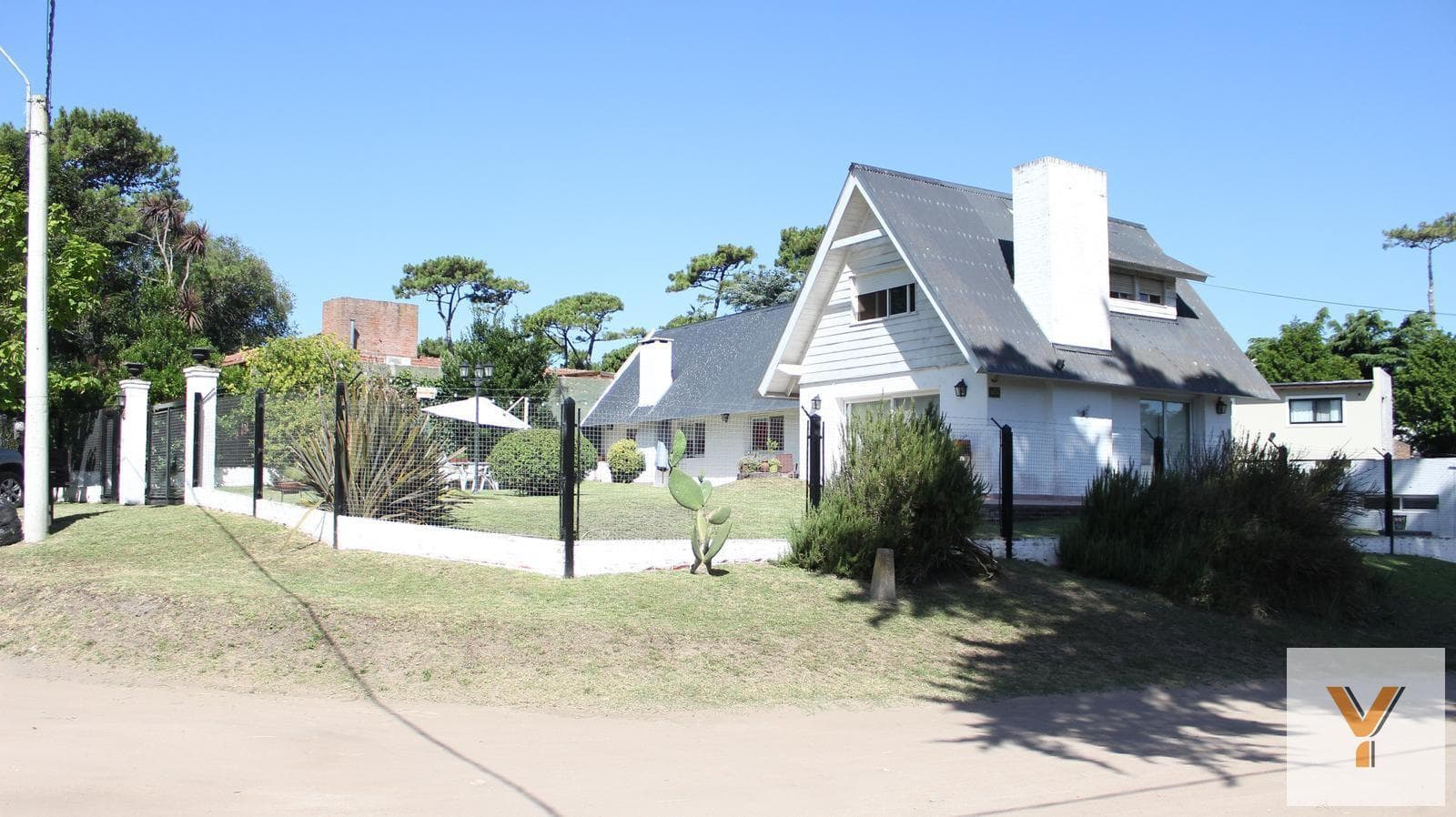 House for Sale - 4 Bedrooms, 3 Bathrooms - Villa Gesell
