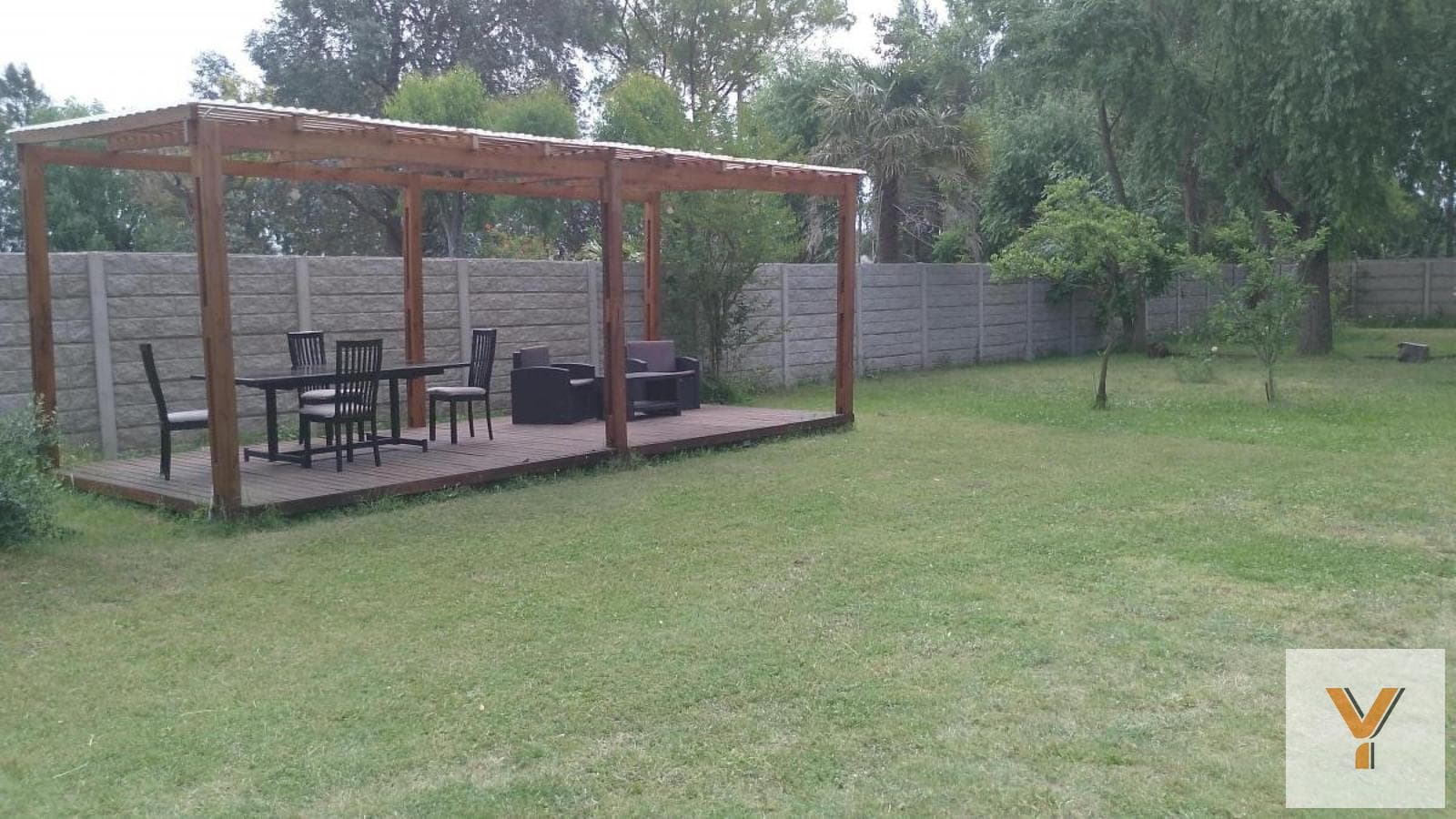 Country House for Sale - 4 Bedrooms, 2 Bathrooms - Presidente Perón