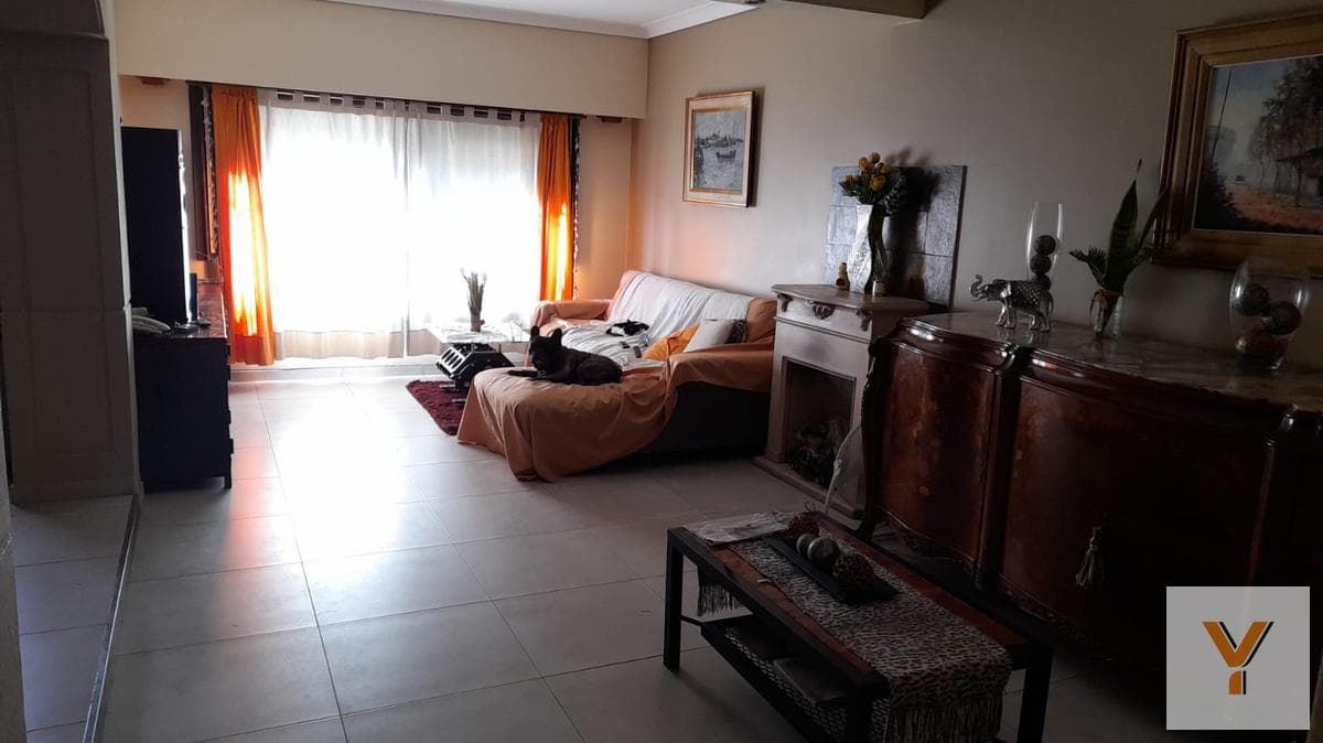 House for sale - 4 bedrooms, 3 bathrooms - Garage - 300 m² - Ramos Mejía