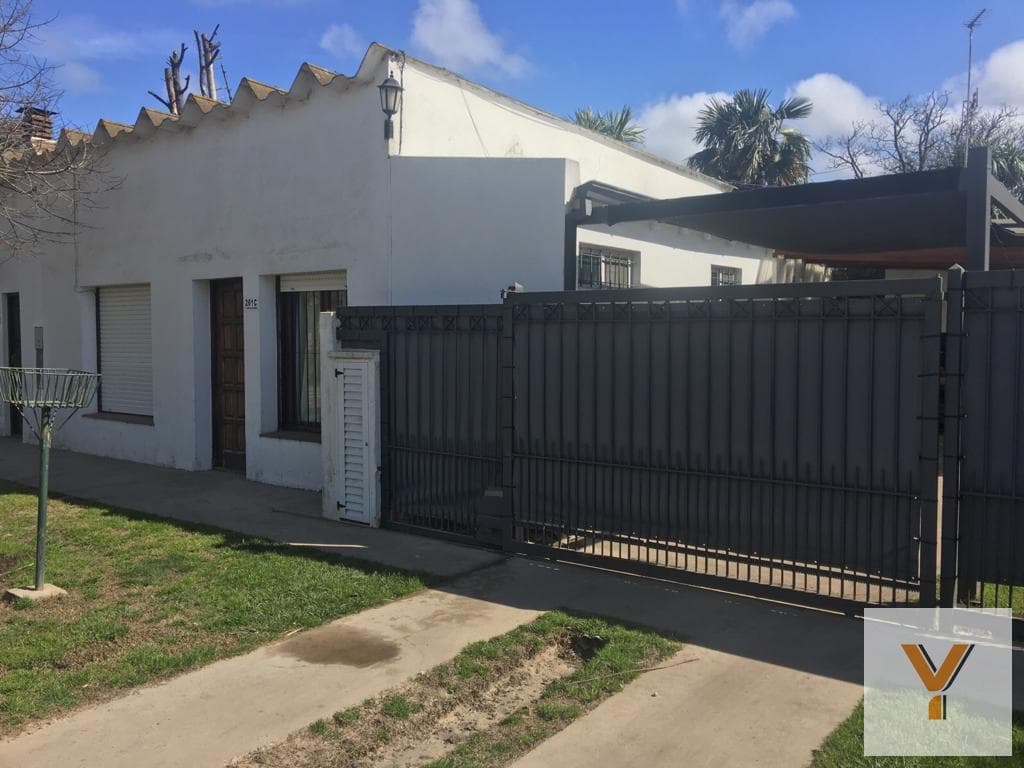 House for sale - 2 bedrooms, 2 bathrooms - 200 m² - General Pueyrredon