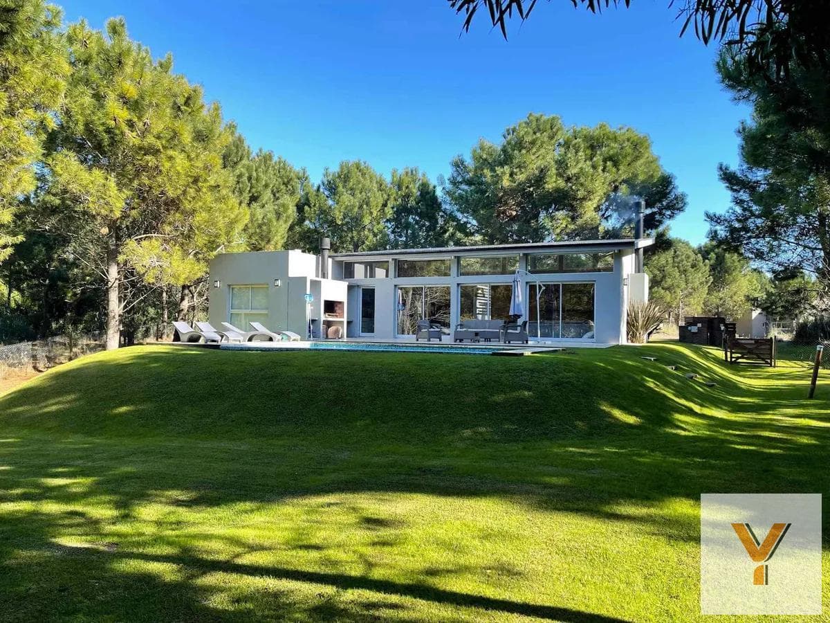 House for Sale - 3 bedrooms, 3 bathrooms - 1,600 m² - Residencial I, Costa Esmeralda, Pinamar