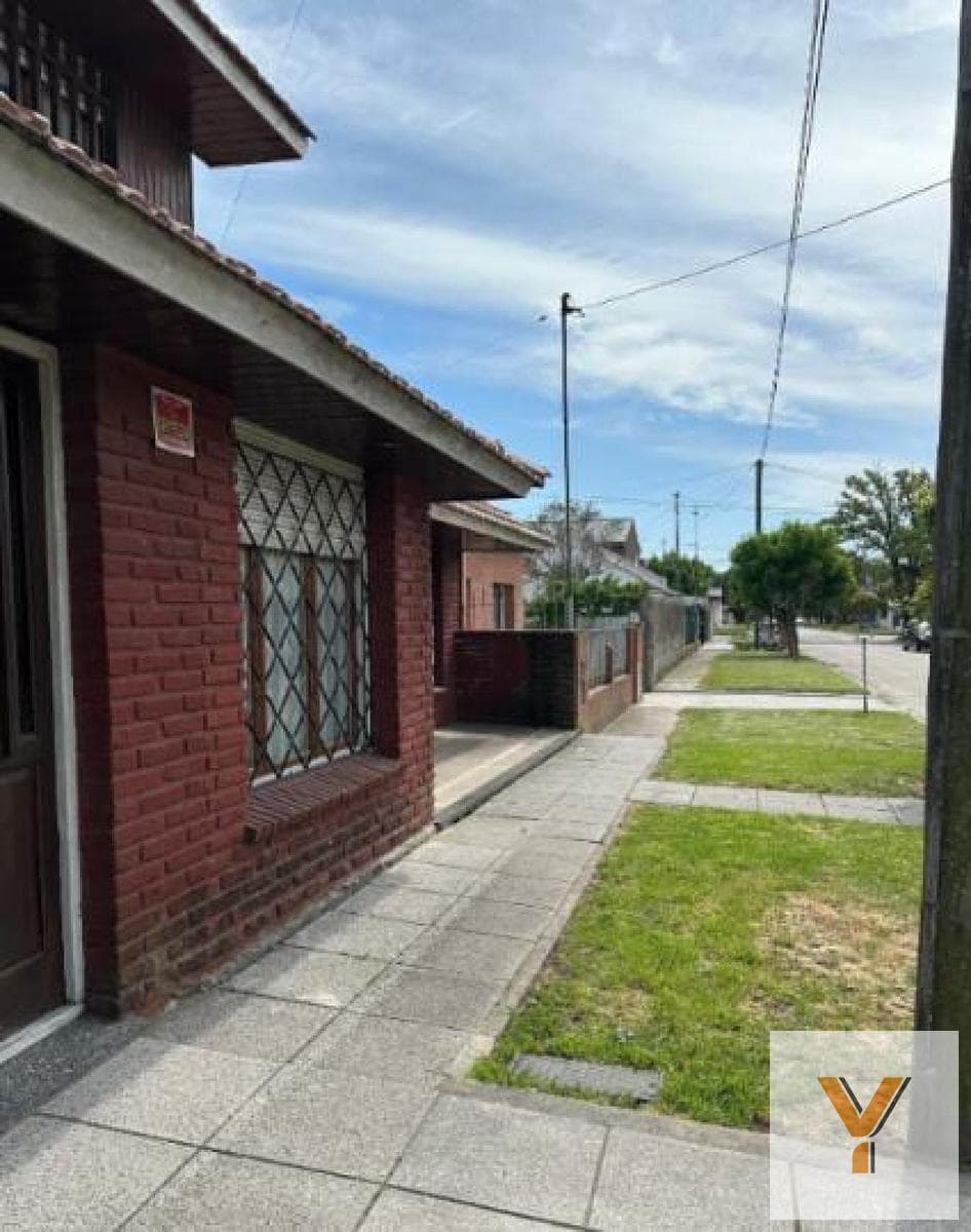 House for Sale - 3 Bedrooms, 2 Bathrooms - Mar del Plata
