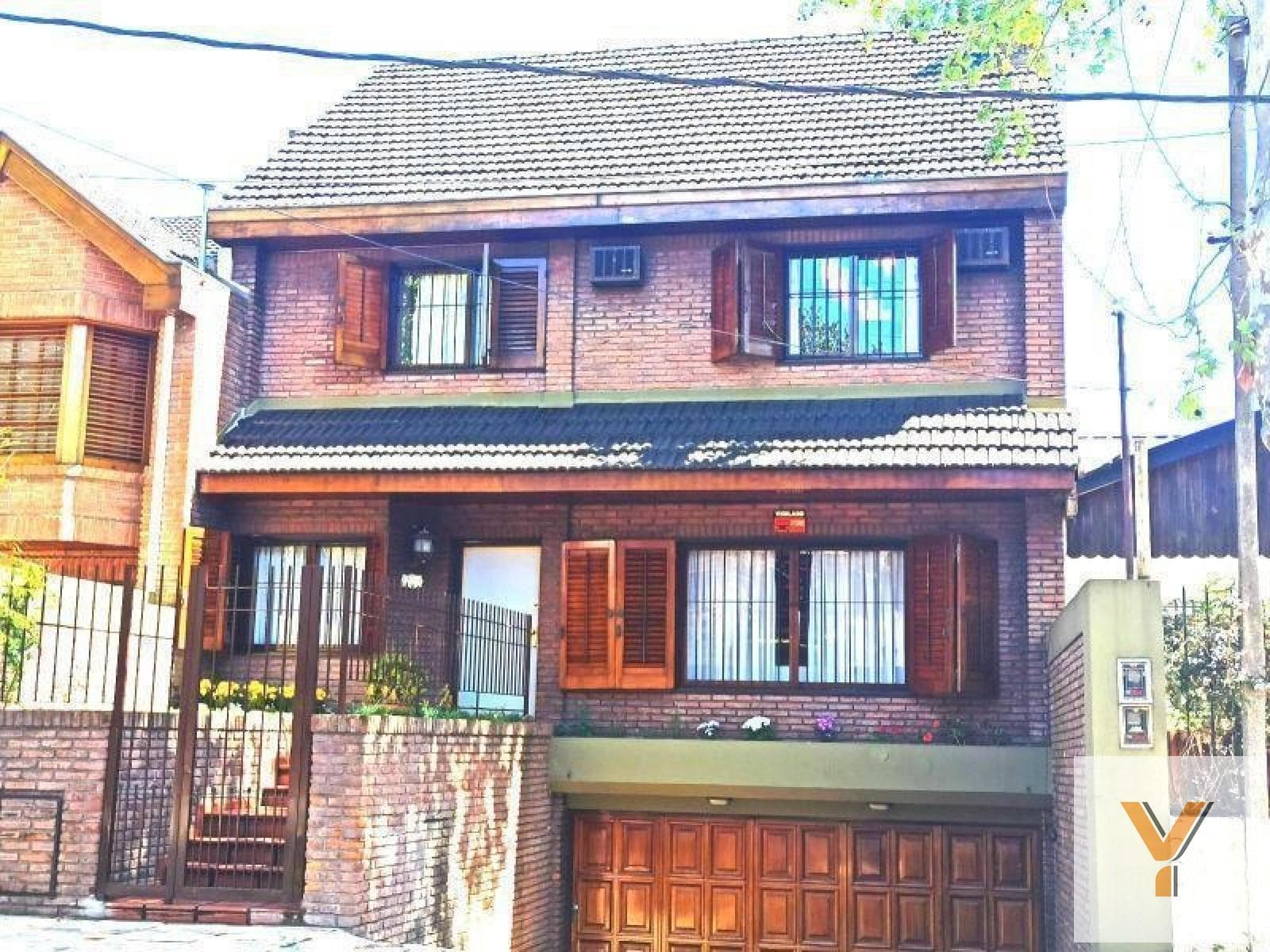 House for Sale - 4 Bedrooms, 3 Bathrooms - Morón