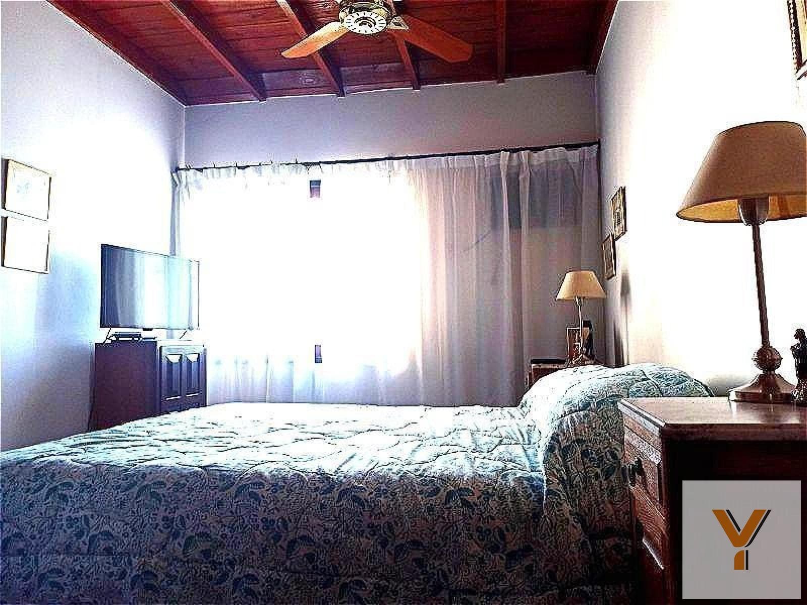 House for Sale - 4 Bedrooms, 3 Bathrooms - Morón