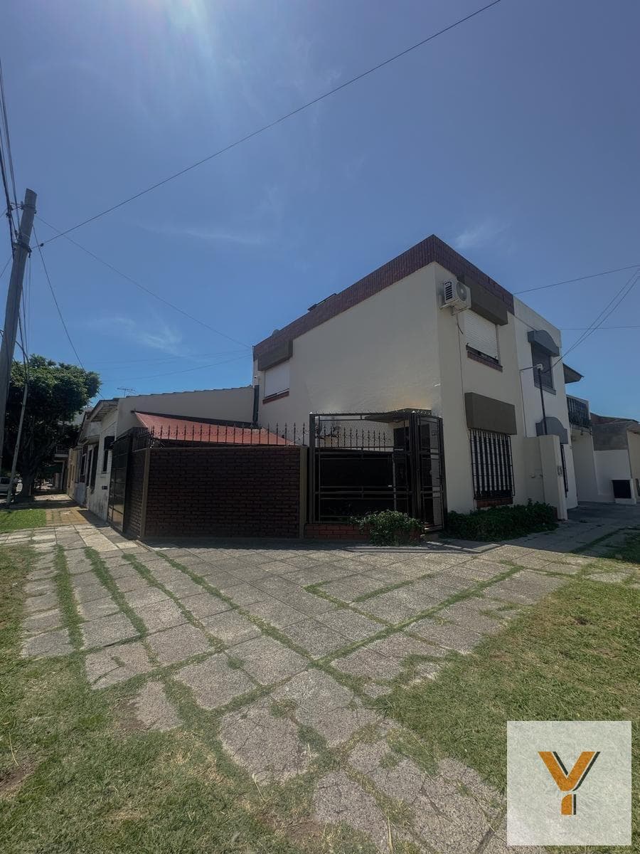 House for Sale - 2 Bedrooms, 2 Bathrooms - Morón