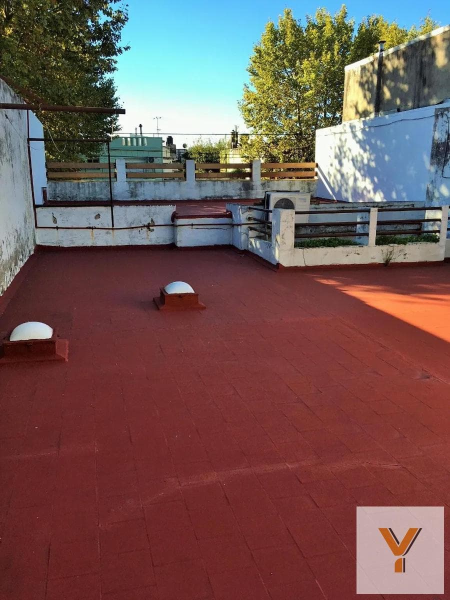 House for Sale - 4 Bedrooms, 2 Bathrooms - Barracas