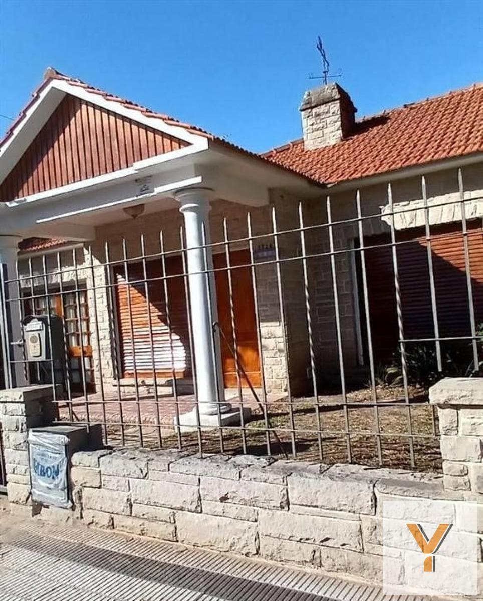 House for Sale - 3 Bedrooms, 2 Bathrooms - Ringuelet