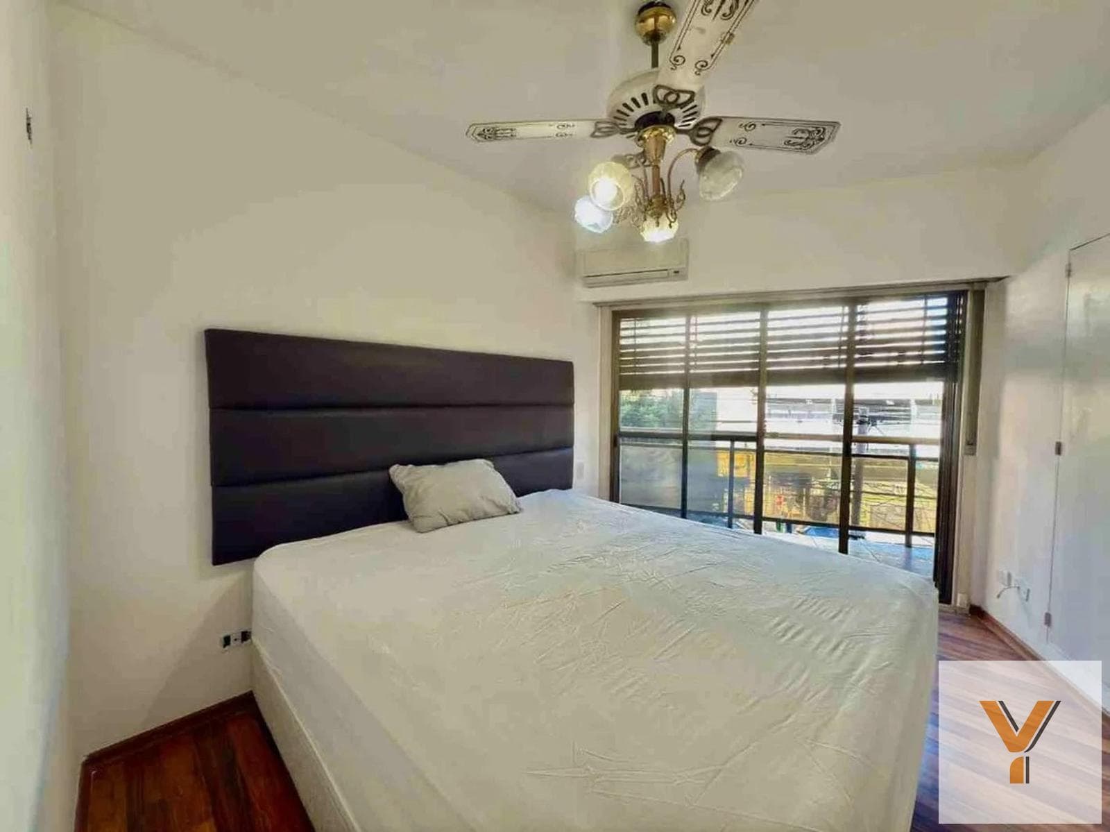 Apartment for Sale - 4 Bedrooms, 2 Bathrooms - Avellaneda