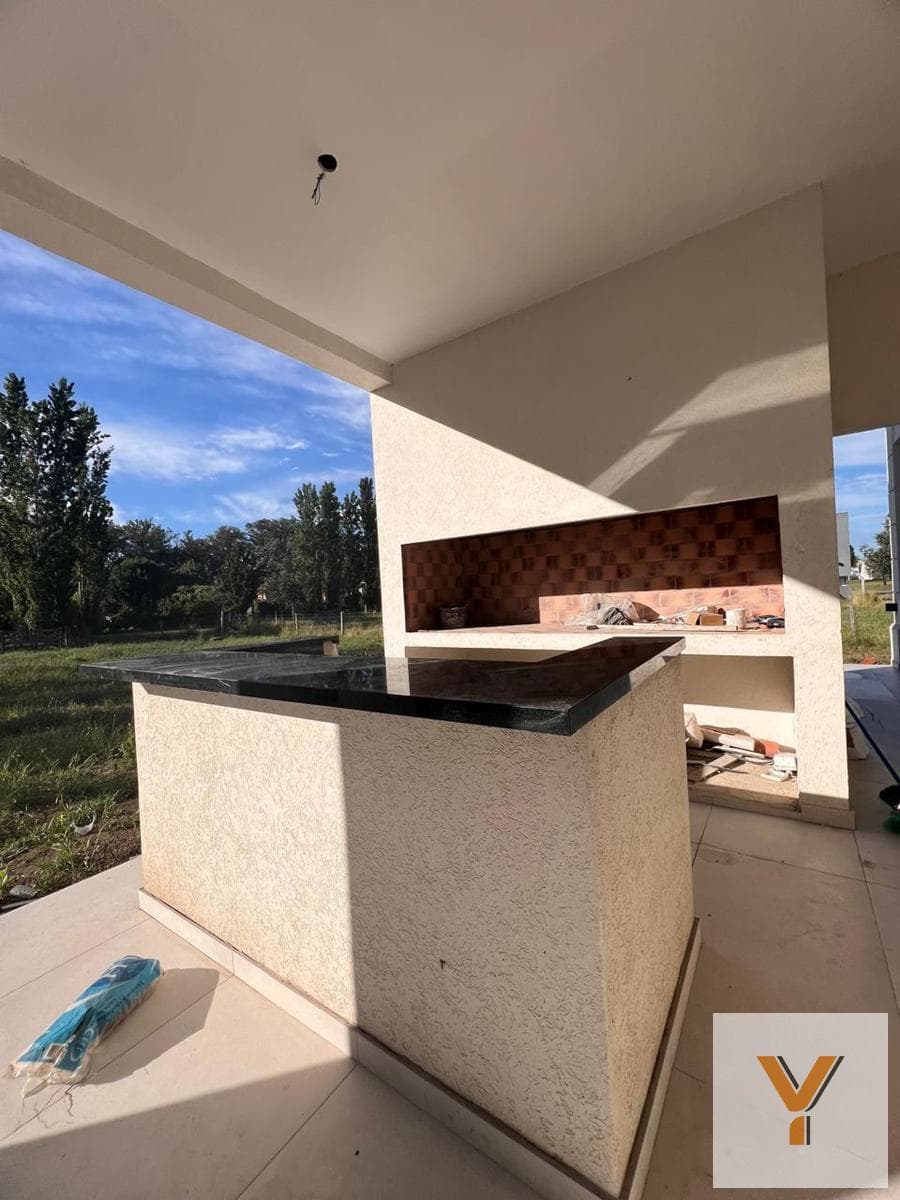 House for Sale - 3 Bedrooms, 2 Bathrooms - Luján