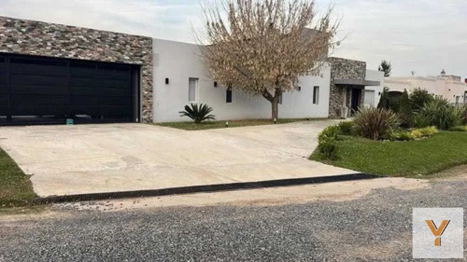 House for Sale - 3 Bedrooms, 4 Bathrooms - Luján