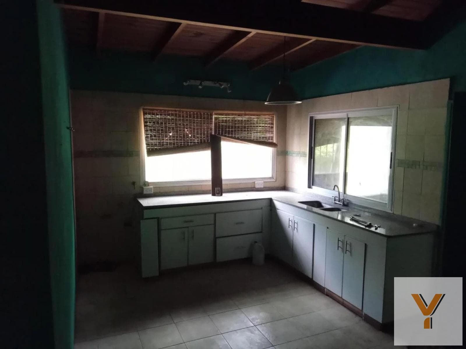 House for Sale - 3 Bedrooms, 4 Bathrooms - Guernica
