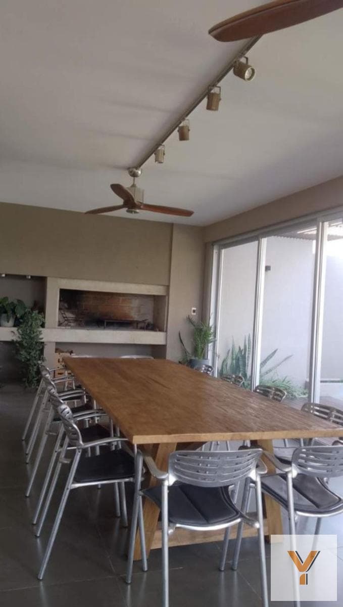 House for Sale - 3 Bedrooms, 2 Bathrooms - Córdoba
