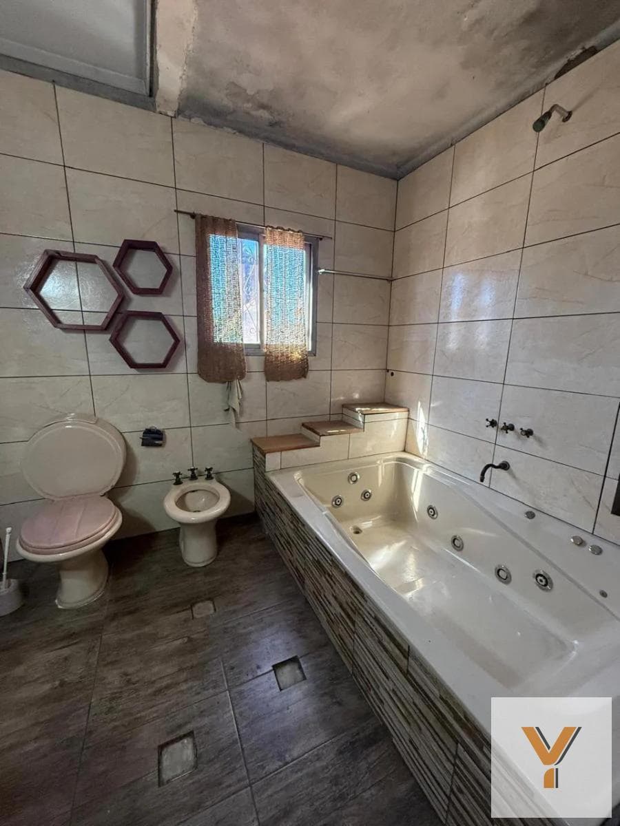 House for Sale - 4 Bedrooms, 3 Bathrooms - Temperley
