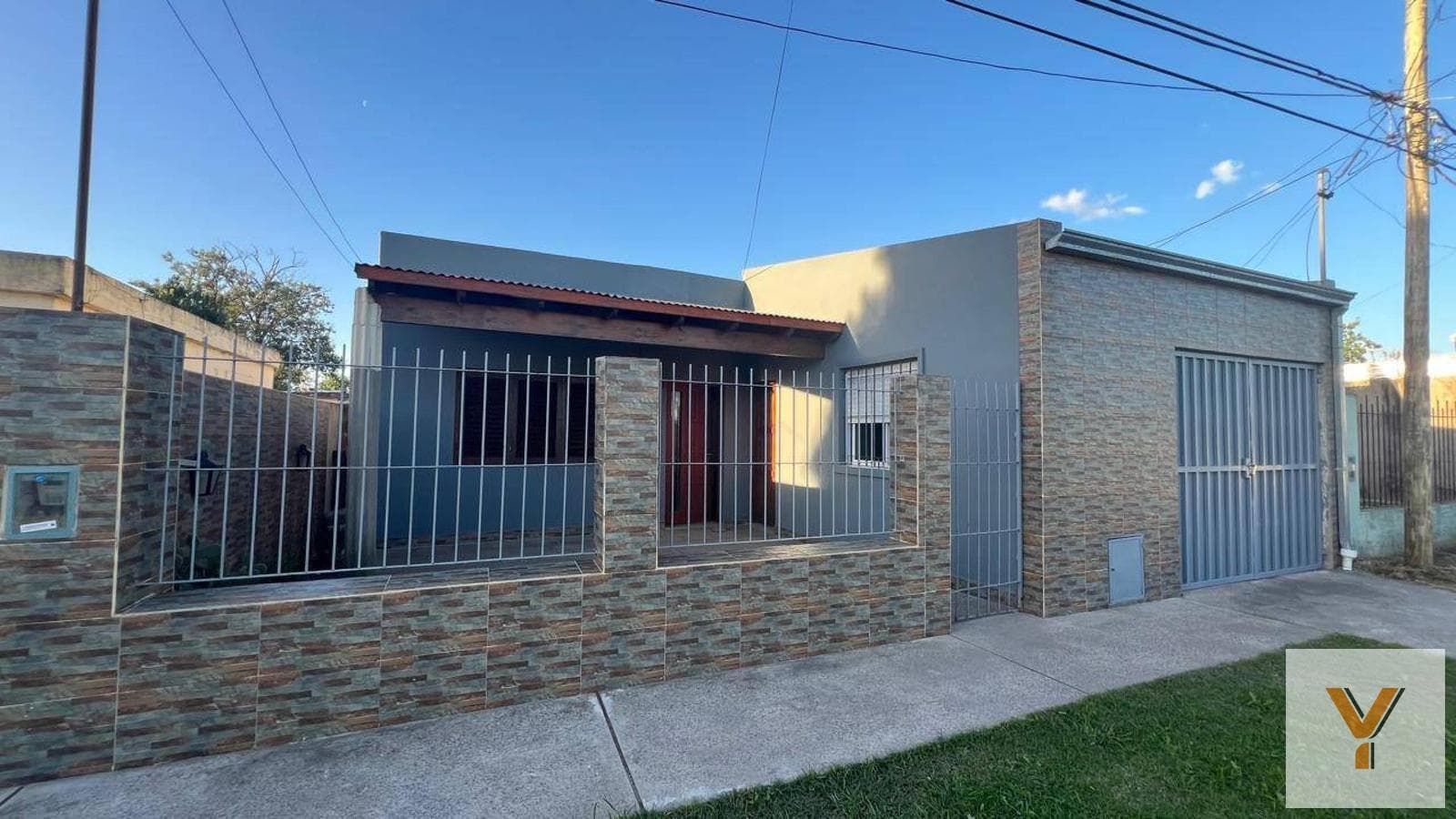 House for Sale - 3 Bedrooms, 2 Bathrooms - Mercedes