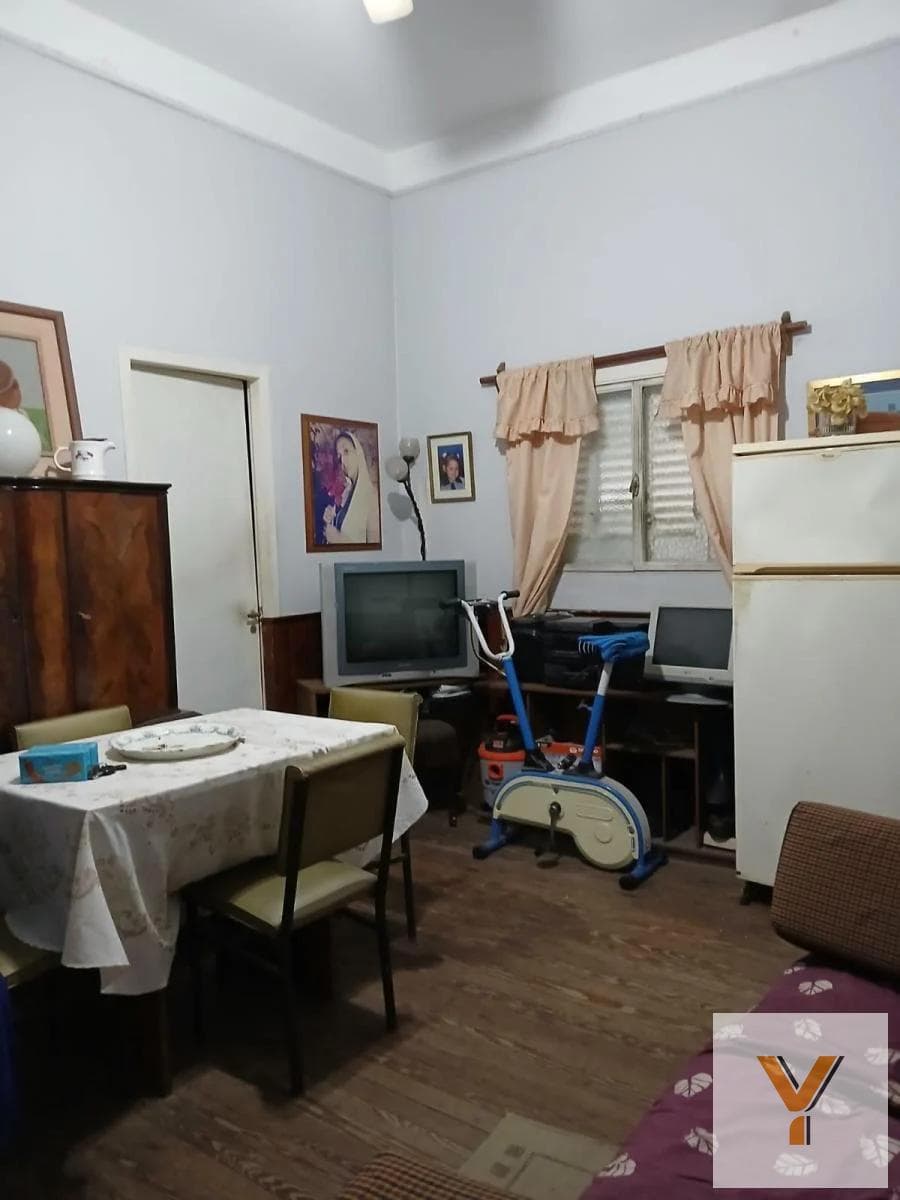 House for Sale - 2 Bedrooms, 1 Bathroom - Versalles